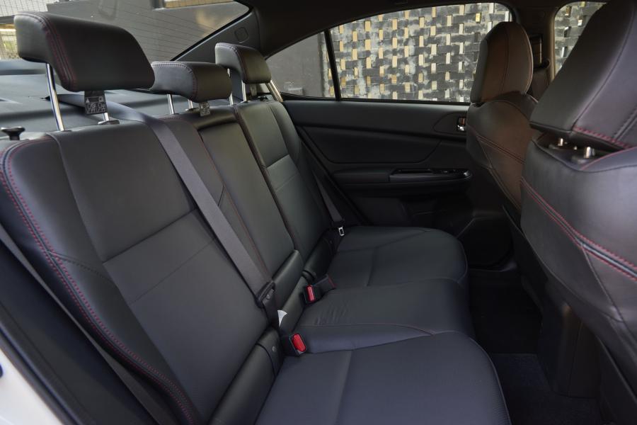 Интерьер Subaru WRX 2017 года  (ZA) (фото 13 из 40)